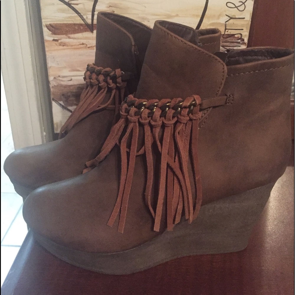 Wedge boots